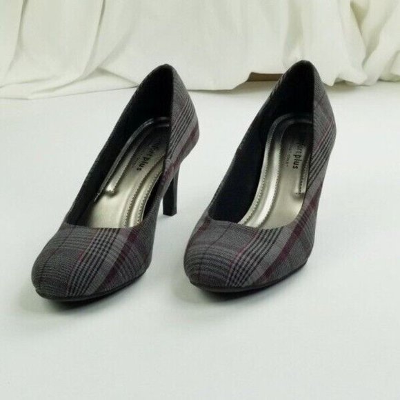 Comfort Plus by Predictions Sz 6 Charcoal Gray Burgundy Plaid Kitten Heel Pumps